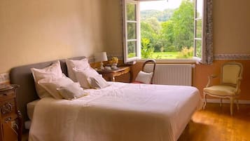 1 bedroom, hypo-allergenic bedding, WiFi, bed sheets