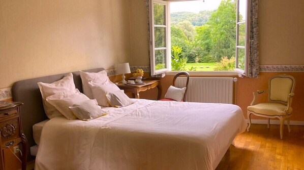 1 bedroom, hypo-allergenic bedding, WiFi, bed sheets