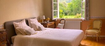 Large Double Room Queen size with Garden View