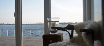 Moderne leilighet med badstue på vannet ideelt for par og familier