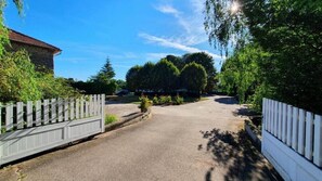 Property grounds - Double Room Queen Size with Garden View (REMONCOURT)