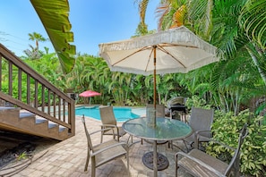 Outdoor dining - Starfish Cove managed by Beach Retreats FL Anna Maria Island (Holmes Beach)