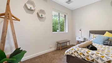 2 bedrooms, iron/ironing board, travel cot, free WiFi