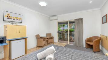 Bureau, espace de travail pour ordinateur portable