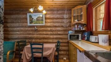 Fridge, microwave, dishwasher, cookware/dishes/utensils