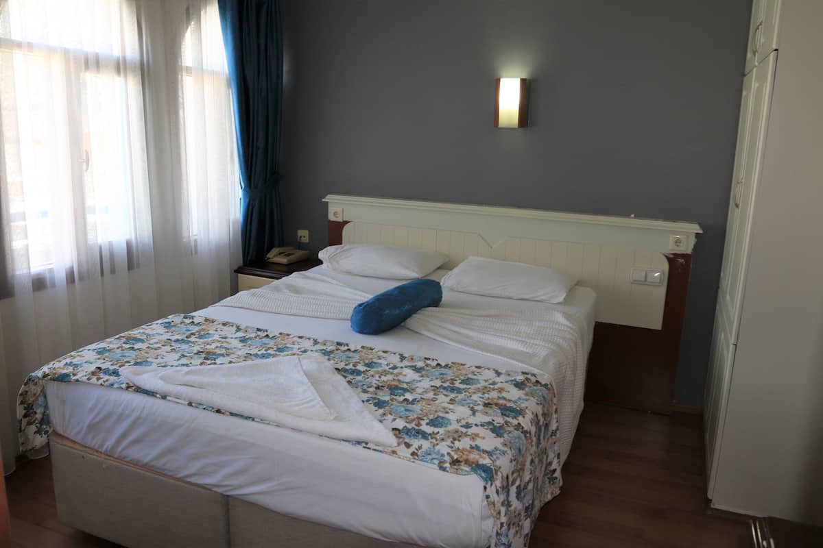 Standard Room | Premium bedding, free WiFi, bed sheets