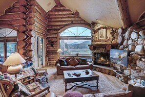 Deluxe House | Living area