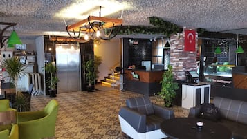 Coin salon dans le hall