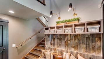 House, Multiple Beds (Aussie Elegance at Slopeside) | Interior entrance