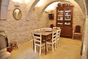 Dining - Ta' Martin Farmhouse - Holiday Home In Gozo, Malta (Ix-Xewkija)