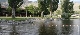 LUXURY CONDO, 2 BEDROOMS, 1 BATH, SLEEPS 5