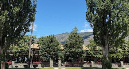 LUXURY CONDO, 2 BEDROOMS, 1 BATH, SLEEPS 5
