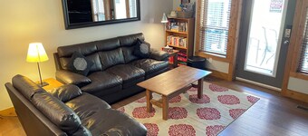 LUXURY CONDO, 2 BEDROOMS, 1 BATH, SLEEPS 5