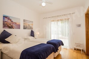 5 chambres, fer et planche à repasser, Wi-Fi gratuit, draps fournis
