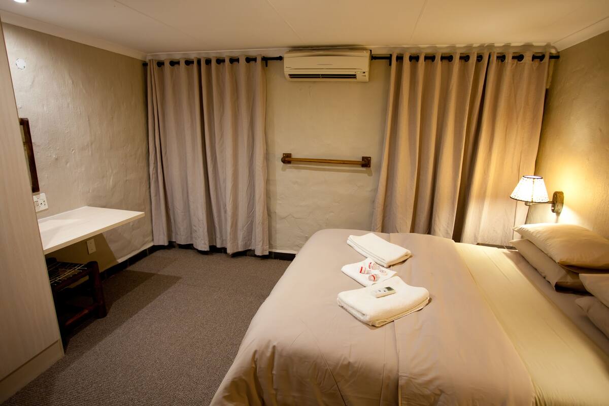 Chalet, 2 Bedrooms | In-room safe, desk, laptop workspace, blackout curtains