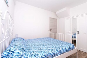 1 bedroom, bed sheets - S209 - Sirolo, brand new two-room apartment with portico pt (Sirolo)