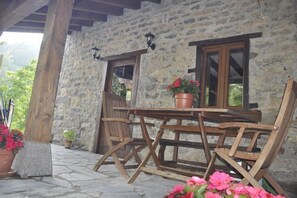 Outdoor dining - La Ribera cottage for 4 people (Potes)