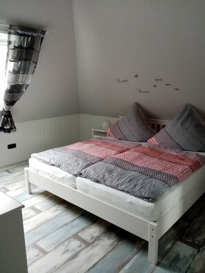 2 bedrooms, free WiFi, bed sheets