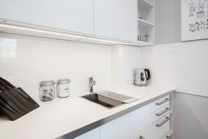Kühlschrank, Ofen, Herdplatte, Geschirrspüler