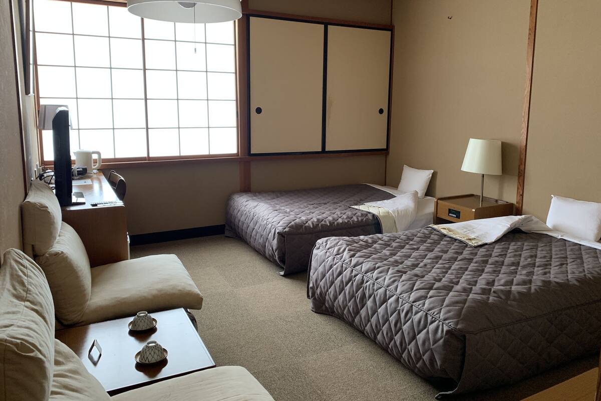 Phòng 2 giường đơn Tiêu chuẩn, không hút thuốc | Khu vực làm việc phù hợp cho laptop, màn/rèm cản sáng