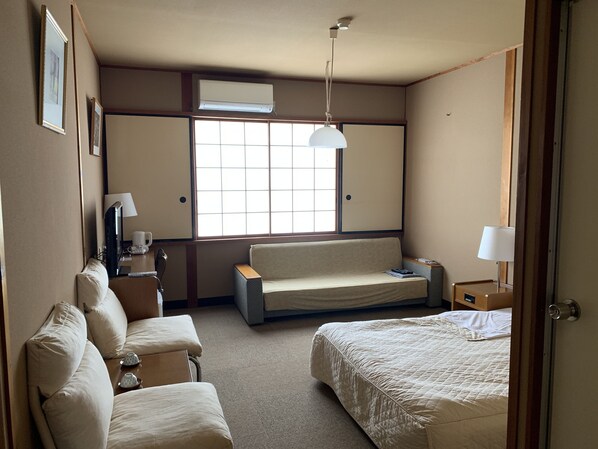 Standard Double Room, Non Smoking | Laptop workspace, blackout drapes, free WiFi