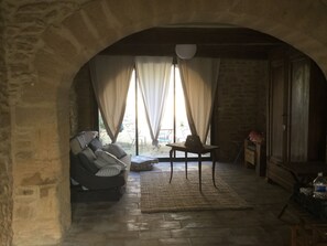 Books - Beautiful stone house in the village of Vers Pont du Gard (Vers-Pont-du-Gard)