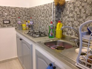 Private kitchen - A charming F1 studio (Sahloul)