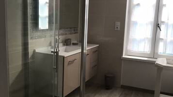 Shower, hair dryer, towels, toilet paper