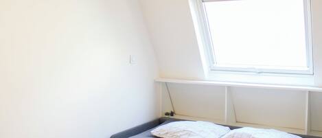 Iron/ironing board, bed sheets