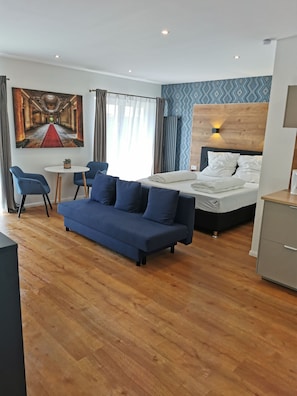 Travel cot, free WiFi - Modern apartment, private terrace, quiet location in the historic backyard (Grömitz)
