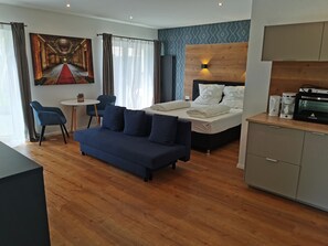 Travel crib, free WiFi - Modern apartment, private terrace, quiet location in the historic backyard (Grömitz)