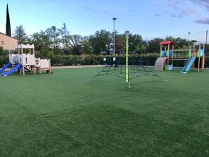 Children’s area - Ruoms Small House 3 * (Ruoms)