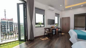 Minibar, in-room safe, individually furnished, desk