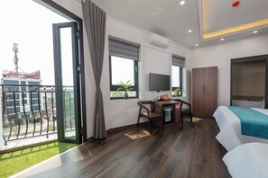 Minibar, in-room safe, individually furnished, desk - Airport Hotel Hanoi Convenient & Friendly (Hanoi)