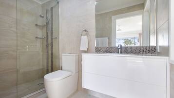 Luxury Villa | Bathroom