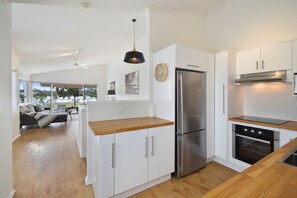 Luxury Villa | Private kitchen | Full-size fridge, microwave, oven, stovetop - Villa 1 Lazy Days (Noosaville)