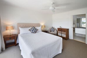 Luxury Villa | 2 bedrooms, individually decorated, individually furnished - Villa 1 Lazy Days (Noosaville)