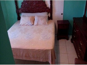 1 chambre, fer et planche à repasser, accès Internet, draps fournis