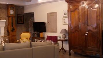 Télévision, cheminée