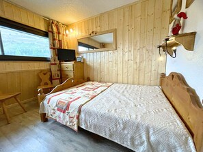 1 bedroom, free WiFi - Charming Ski-in/Ski-out Apartment for 6 with Balcony and Free WiFi (Les Menuires)