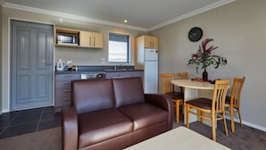 Suite, 2 Bedrooms, Jetted Tub