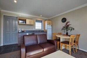 Two Bedroom Spa Suite | Premium bedding, individually decorated, individually furnished - Mondello Kaikoura (Kaikoura)