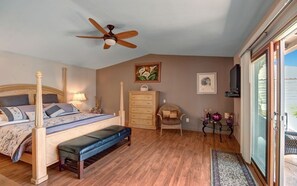 3 bedrooms, desk, iron/ironing board, free WiFi