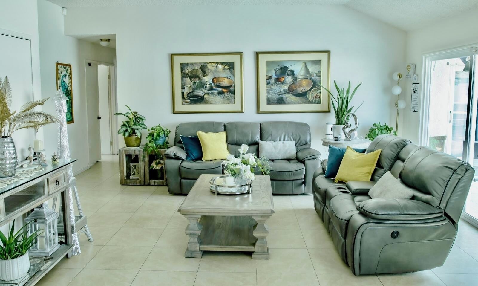 Téléviseur connecté, livres, sélection de musique, chaîne audio