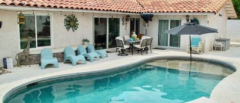 Piscina all'aperto, una piscina riscaldata