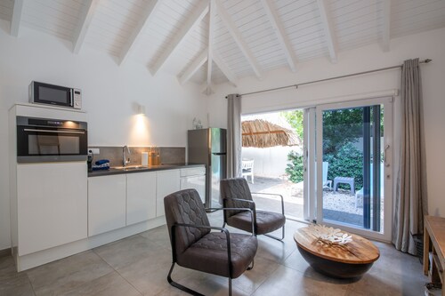 Luxury apartment in walking distance to Jan Thiel Beach