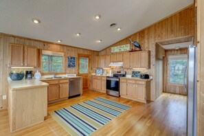 Fridge, microwave, oven, stovetop - 3213 - Seaside Salvation, Centrally located, spacious home, stunning views of the sound, & elevator (Duck)