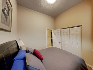 2 bedrooms, desk, iron/ironing board, free WiFi