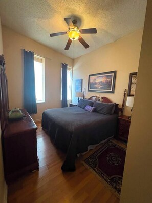 2 bedrooms, desk, iron/ironing board, free WiFi