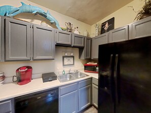 Fridge, oven, stovetop, dishwasher